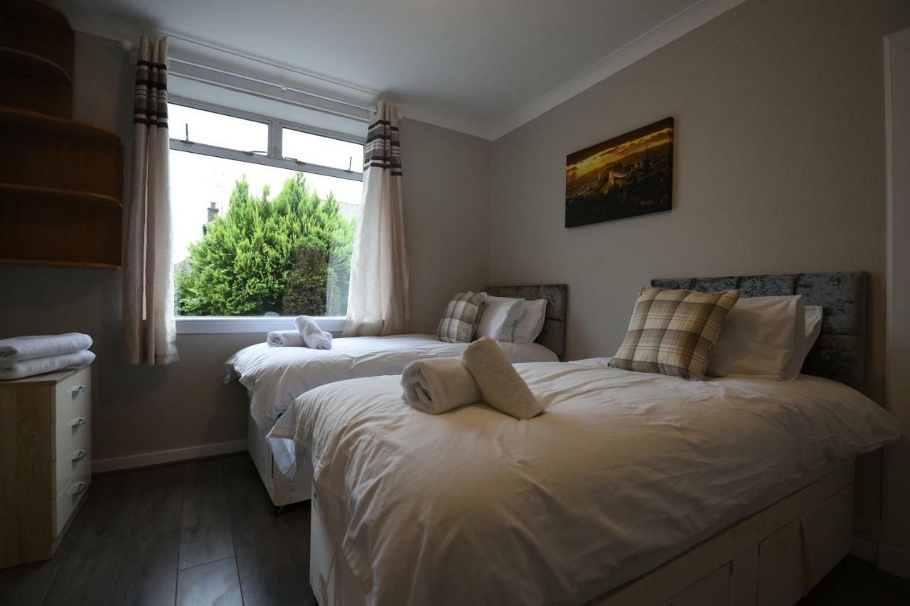 Sighthill 3 Bedrooms With Private Garden เอดินบะระ ภายนอก รูปภาพ